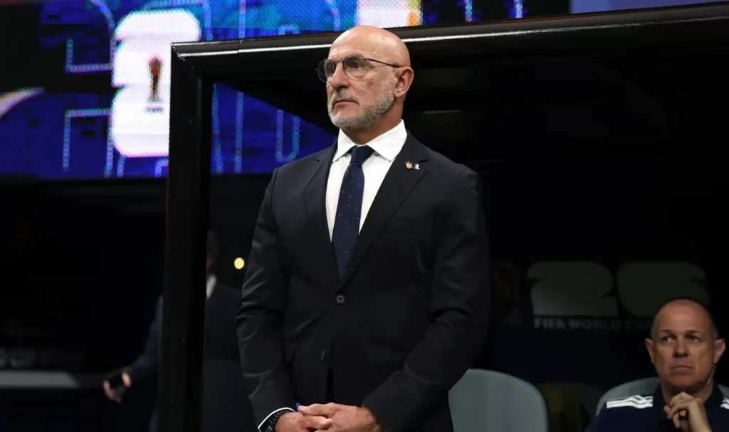 World Cup-Winning Coach De la Fuente to Stay With Spain Until 2032