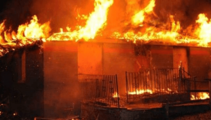 Fire-razes-building